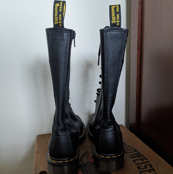 Doc Martens - Picture 2 of 5